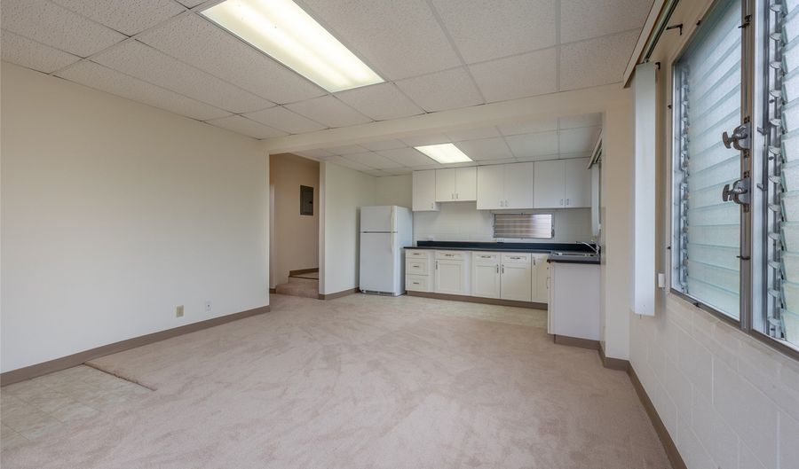 98-1383 Akaaka St, Aiea, HI 96701 - 6 Beds, 4 Bath