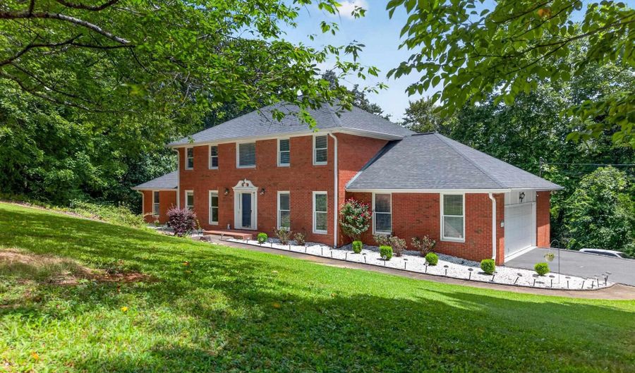 2101 HATHAWAY HEIGHTS Rd, Anniston, AL 36207 - 4 Beds, 5 Bath