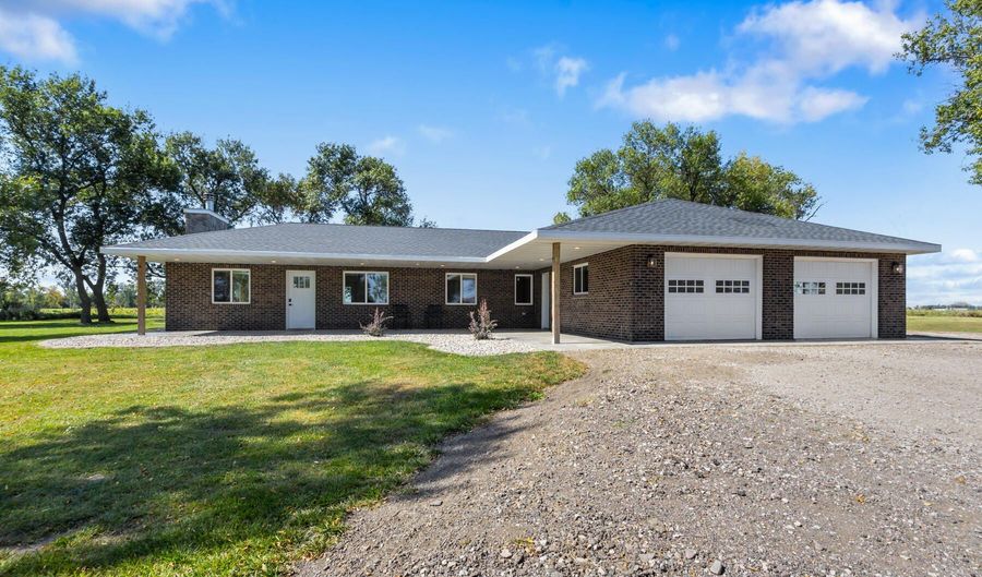 2810 S 392nd Ave, Aberdeen, SD 57401 - 3 Beds, 2 Bath