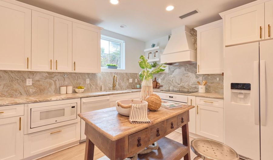 50 BEACH COTTAGE Ln, Atlantic Beach, FL 32233 - 4 Beds, 4 Bath