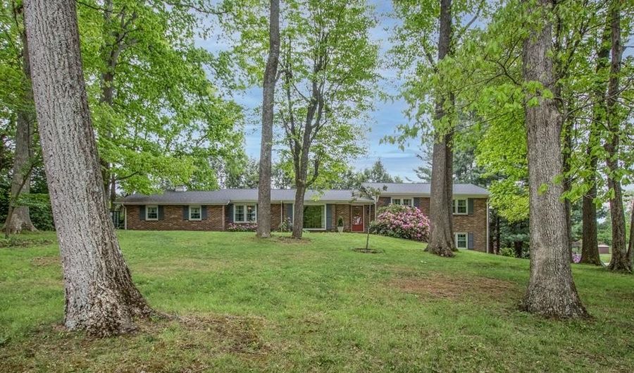 19494 Oakwood Dr, Abingdon, VA 24211 - 3 Beds, 2 Bath