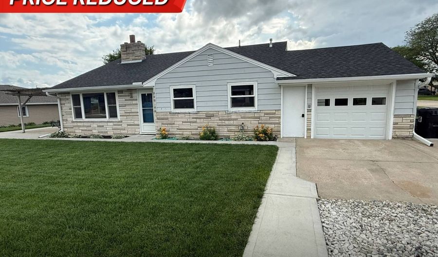 402 S Carberry St, Atkinson, NE 68713 - 3 Beds, 2 Bath