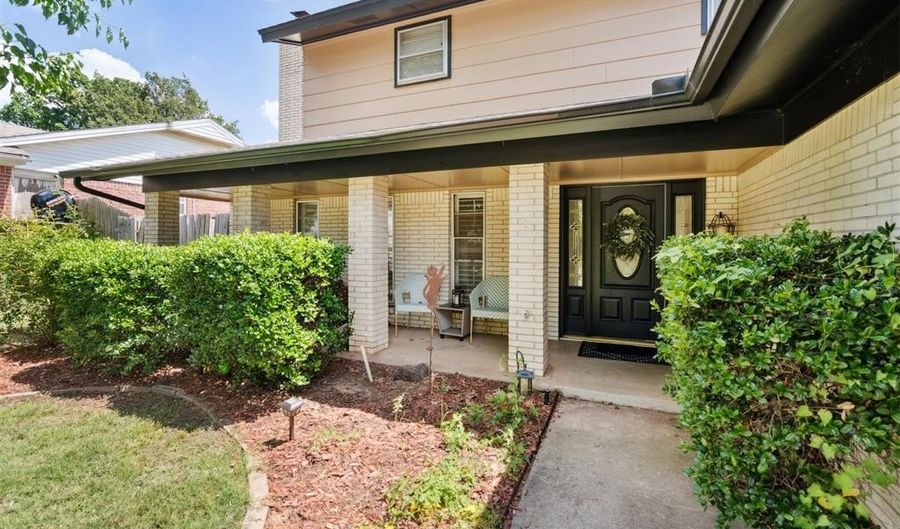 8008 NW 27th St, Bethany, OK 73008 - 4 Beds, 3 Bath