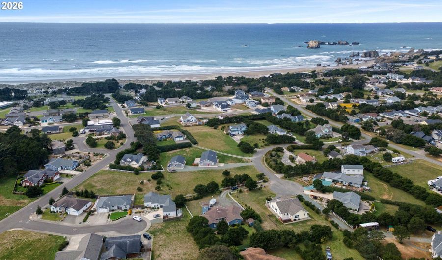 3868 GRANT Pl, Bandon, OR 97411 - 3 Beds, 2 Bath