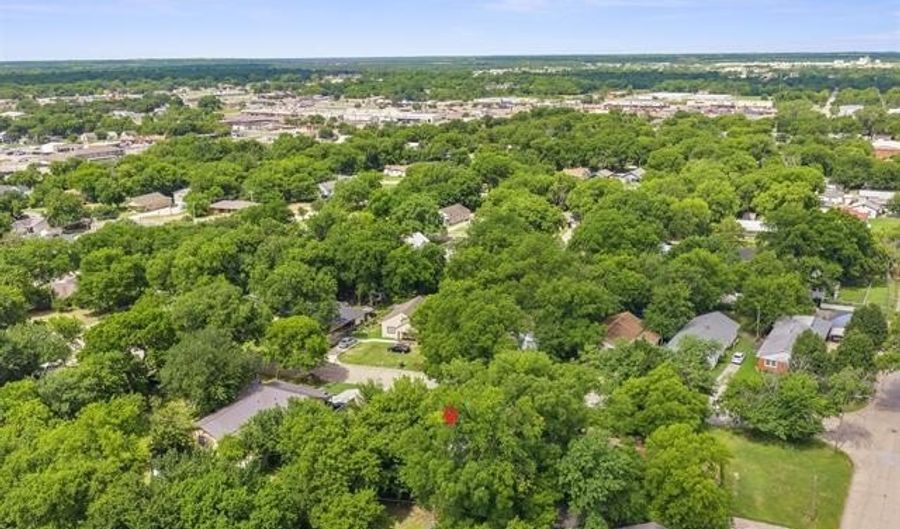 710 NW F St, Ardmore, OK 73401 - 3 Beds, 2 Bath