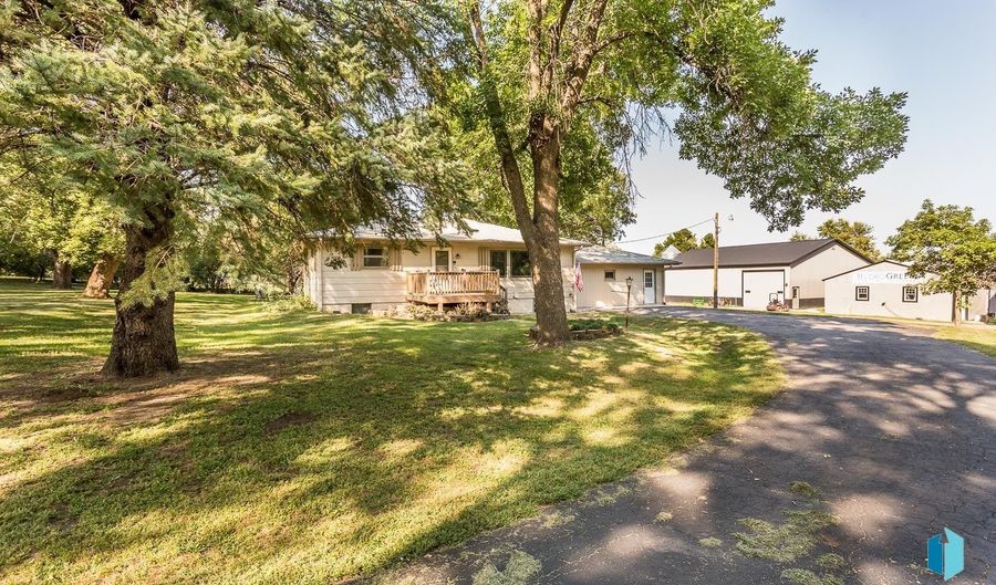 25758 472nd Ave, Renner, SD 57055 - 2 Beds, 2 Bath