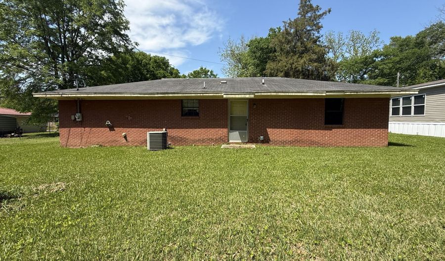 301 Franklin Aly, Aberdeen, MS 39740 - 3 Beds, 1 Bath