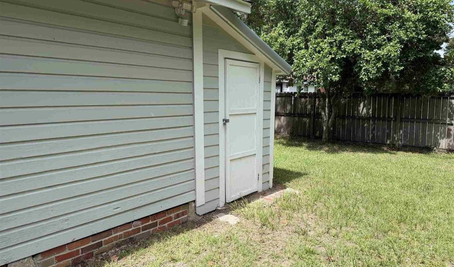 404 E Horner St, Atmore, AL 36502 - 3 Beds, 2 Bath