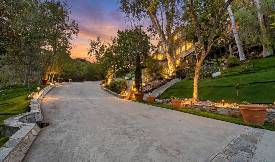 28451 Sandhurst Way, Escondido, CA 92026 - 3 Beds, 3 Bath