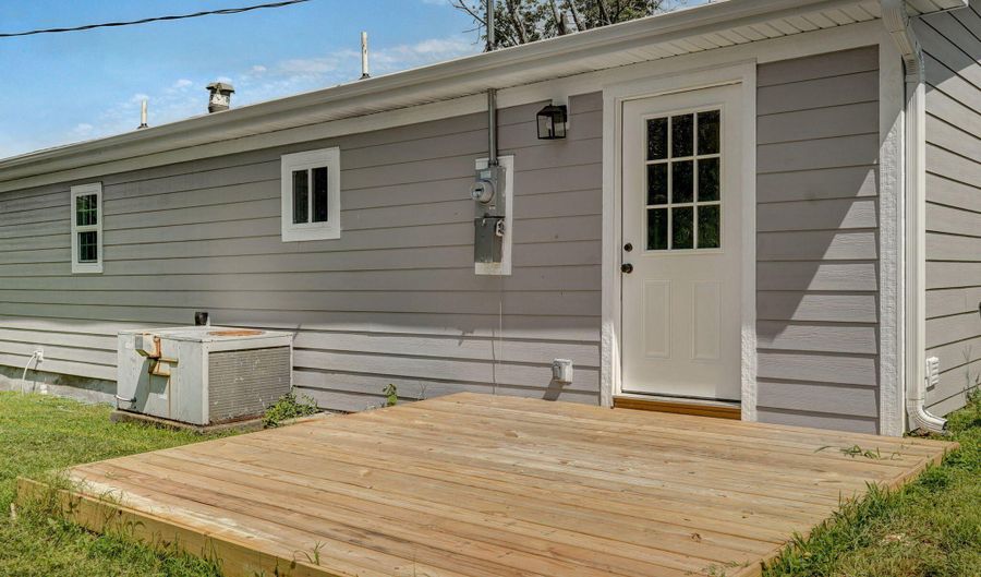 116 E Hadley St, Aurora, MO 65605 - 3 Beds, 1 Bath