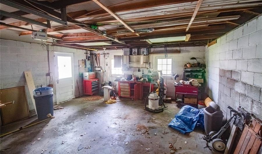 2801 Hillcrest Ave, Alton, IL 62002 - 2 Beds, 1 Bath