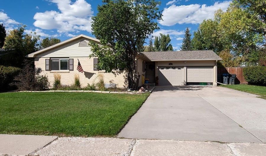 922 ARAPAHO St, Cheyenne, WY 82009 - 6 Beds, 3 Bath