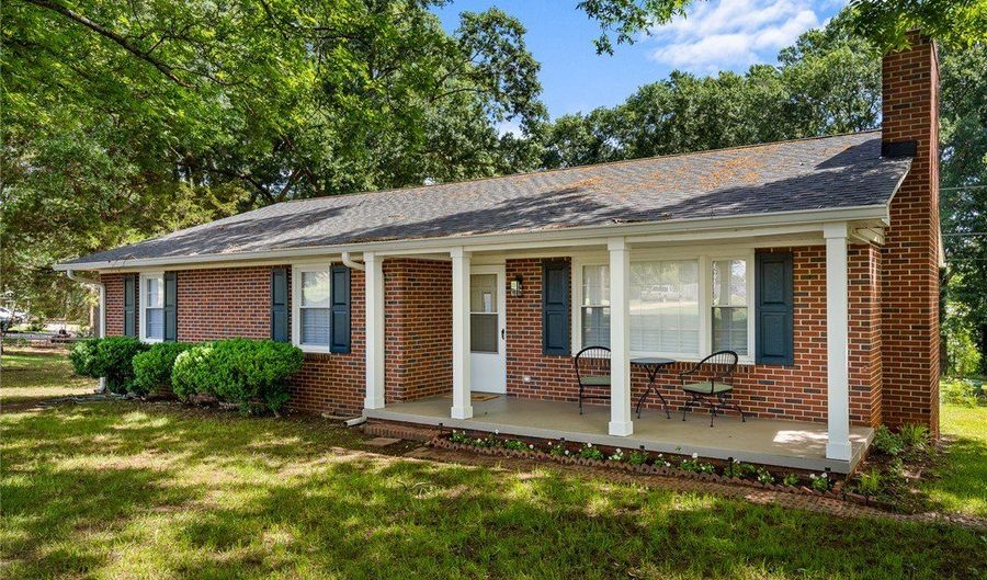 411 Jasmin Dr, Anderson, SC 29626 - 3 Beds, 2 Bath