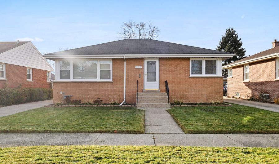 5817 Chicago Ave, Berkeley, IL 60163 - 3 Beds, 2 Bath