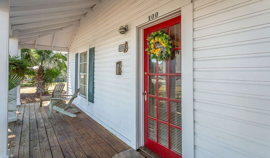 100 14th St, Apalachicola, FL 32320 - 4 Beds, 2 Bath