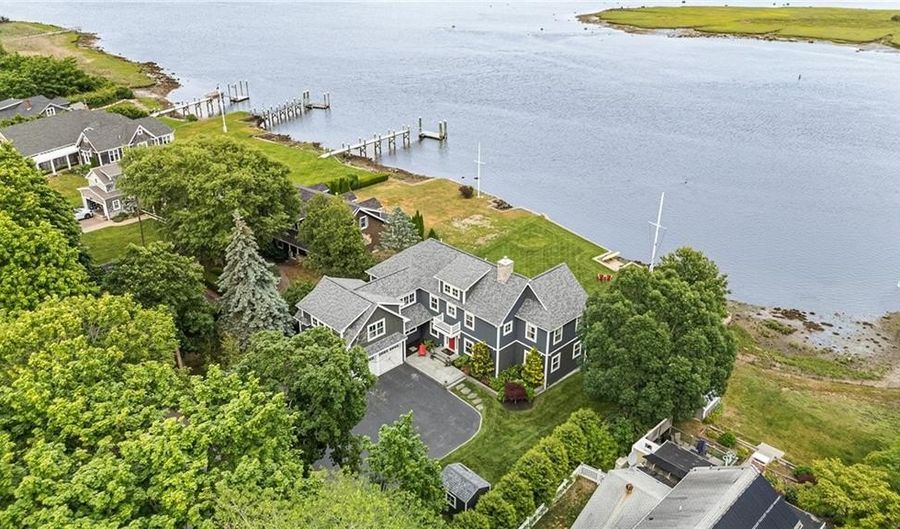 5 Hampden St, Barrington, RI 02806 - 4 Beds, 4 Bath
