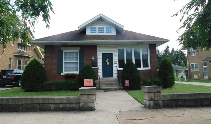 301 E Market St, Salem, IN 47167 - 2 Beds, 2 Bath