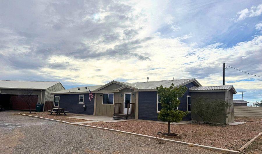9 Wagon Wheel Rd, Artesia, NM 88210 - 5 Beds, 3 Bath