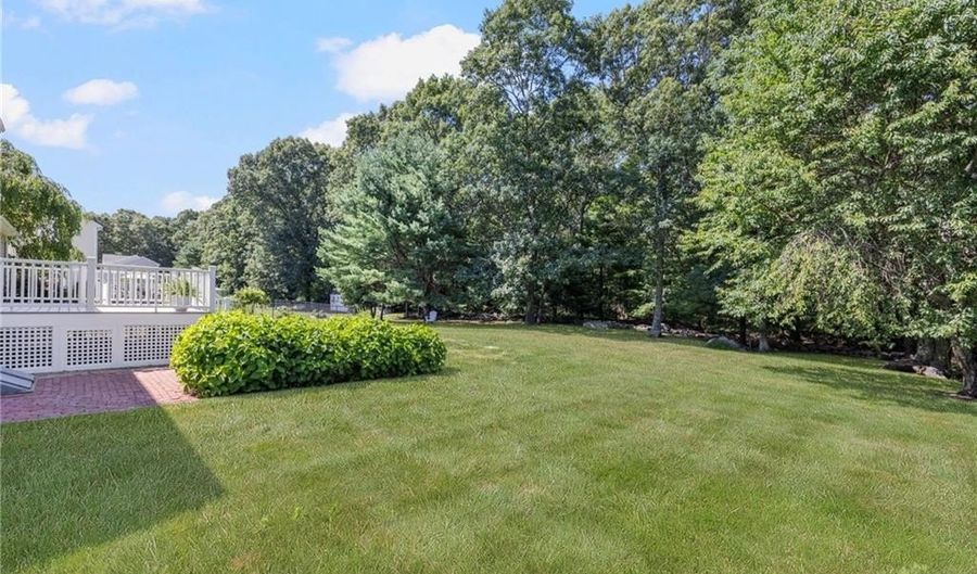 10 GINGER Trl, Coventry, RI 02816 - 3 Beds, 3 Bath