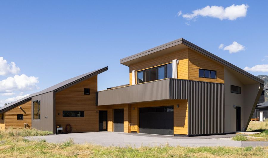 356 COLUMBINE St, Alpine, WY 83128 - 4 Beds, 3 Bath