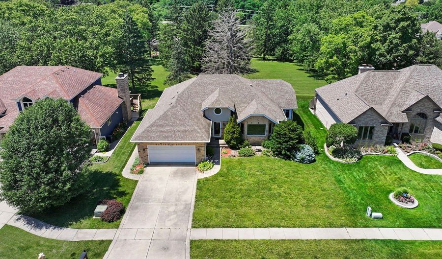 612 Edelweiss Dr, Antioch, IL 60002 - 3 Beds, 2 Bath
