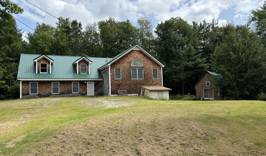 703 Smithfield Rd, Belgrade, ME 04917 - 5 Beds, 4 Bath