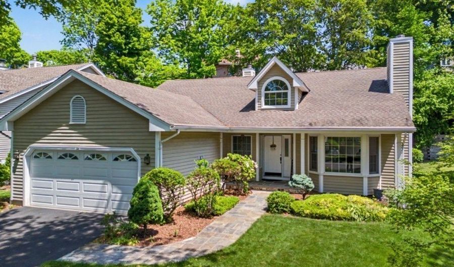 22 Smoke Rise Ln, Bedminster, NJ 07921 - 3 Beds, 2 Bath