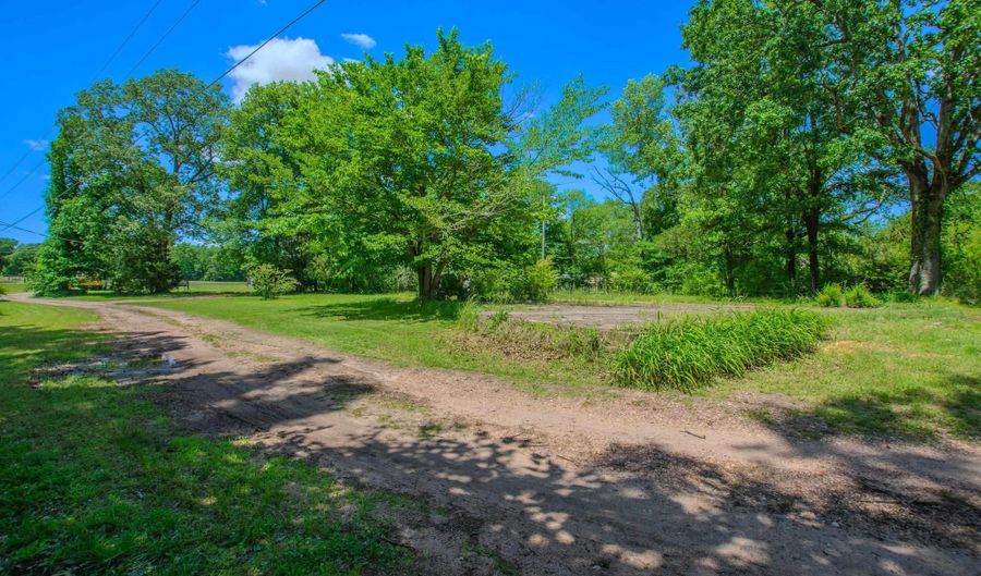27756 S Sardis Rd, Bauxite, AR 72011 - 3 Beds, 2 Bath
