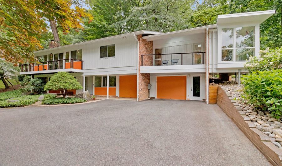 8004 PARK OVERLOOK Dr, Bethesda, MD 20817 - 4 Beds, 3 Bath