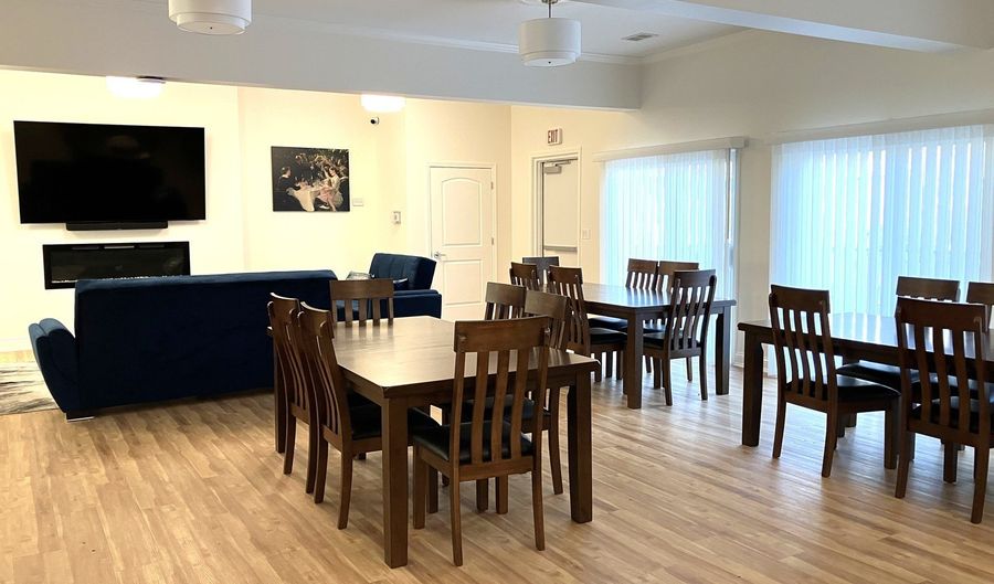 3350 N Carriageway Dr 411, Arlington Heights, IL 60004 - 2 Beds, 2 Bath