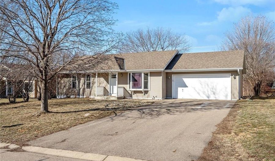 699 Independence Ave, Chaska, MN 55318 - 3 Beds, 2 Bath