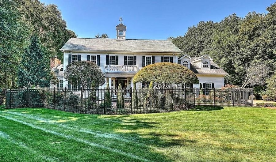 45 Burns Way, East Greenwich, RI 02818 - 5 Beds, 5 Bath