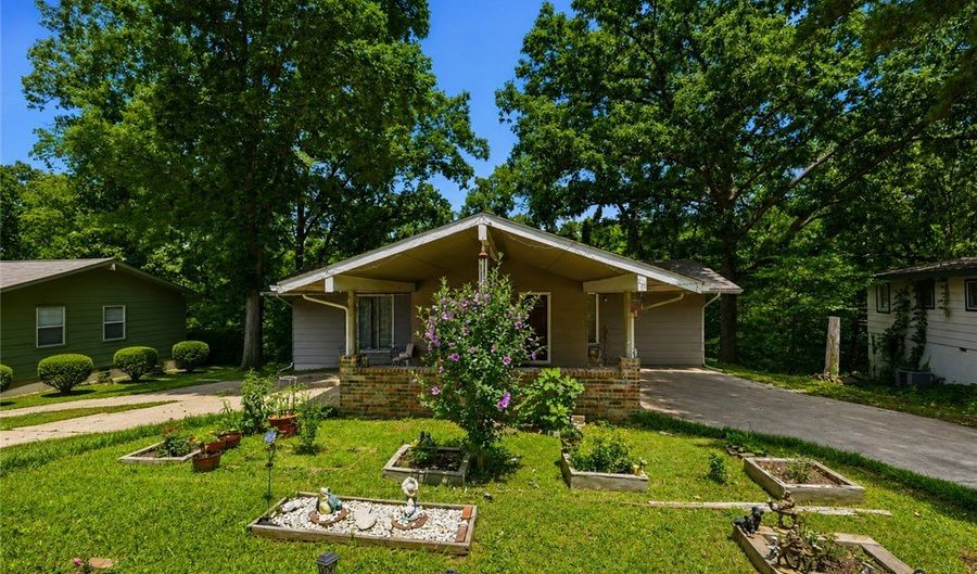 4 Cummings Ln, Bella Vista, AR 72715 - 5 Beds, 3 Bath
