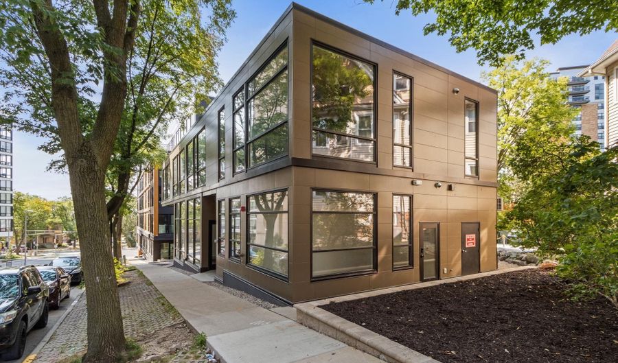 210 S Hamilton St, Madison, WI 53703 - 1 Beds, 2 Bath