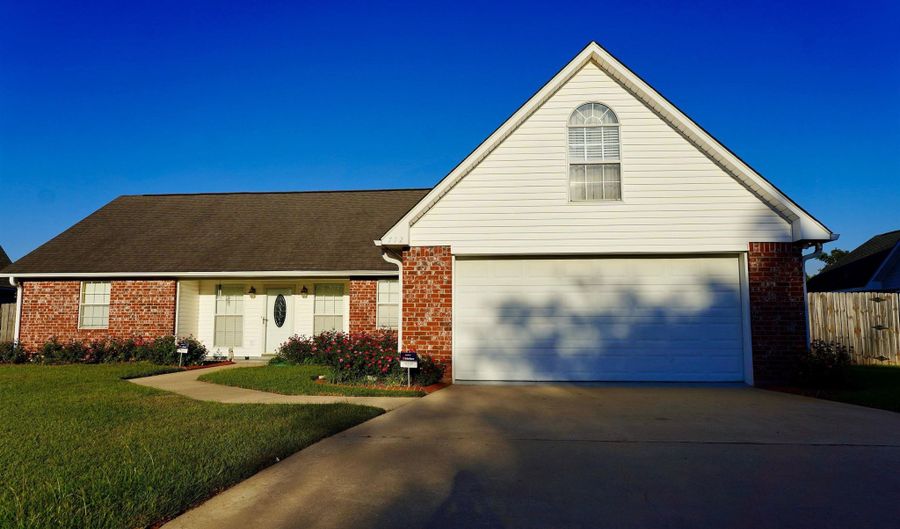 712 Westwind Dr, Alexandria, LA 71303 - 4 Beds, 2 Bath