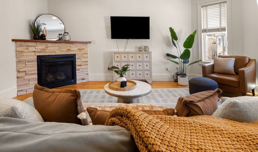 12 I St 3, Boston, MA 02127 - 3 Beds, 1 Bath