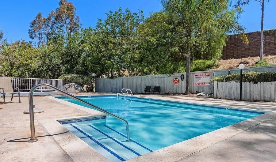 1564 Tanglewood Ln 15, Escondido, CA 92029 - 2 Beds, 2 Bath