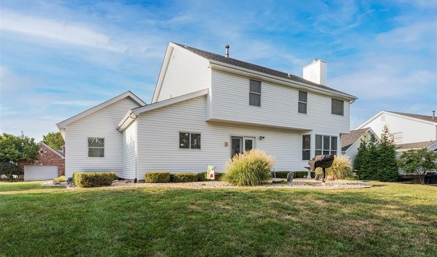 420 April Oaks Ct, Ballwin, MO 63021 - 4 Beds, 3 Bath
