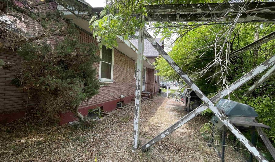 362 SE Main St, Blackfoot, ID 83221 - 4 Beds, 3 Bath