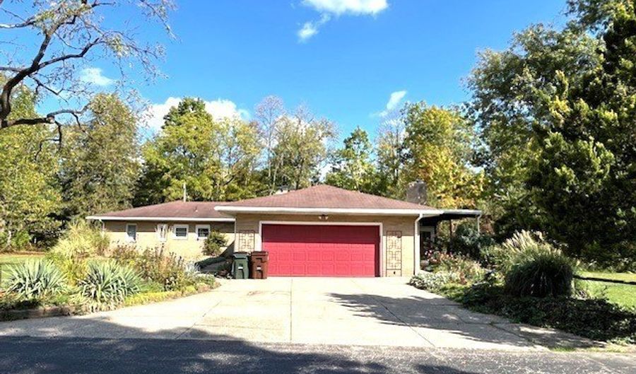 3288 Spring Valley Rd, Akron, OH 44333 - 3 Beds, 4 Bath