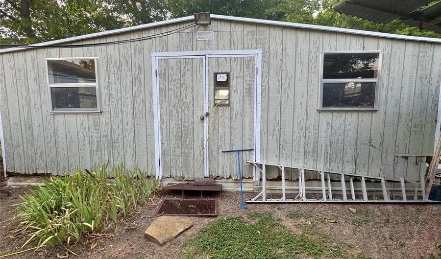 832 Rose St, Albany, TX 76430 - 2 Beds, 1 Bath