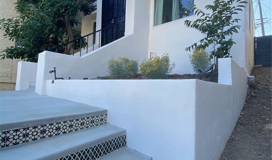 1007 Marview Ave, Los Angeles, CA 90012 - 2 Beds, 1 Bath