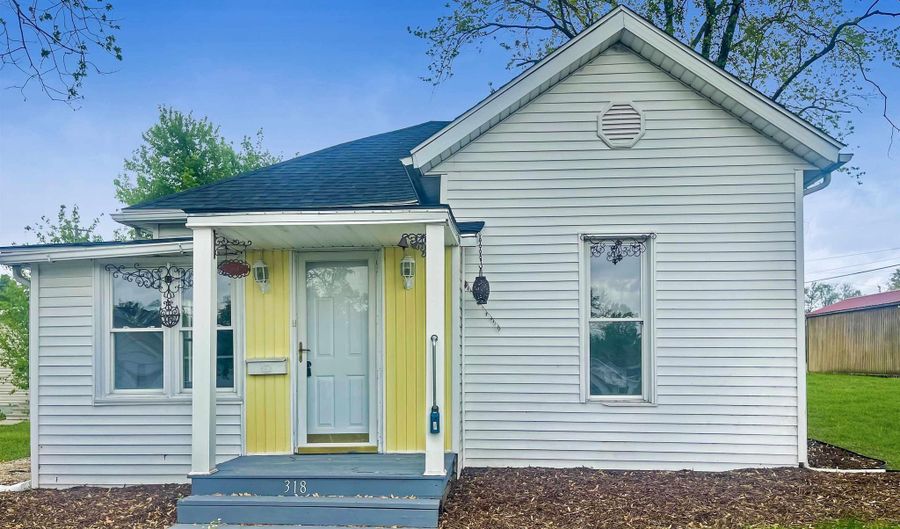 318 W 10th St, Bicknell, IN 47512 - 2 Beds, 1 Bath
