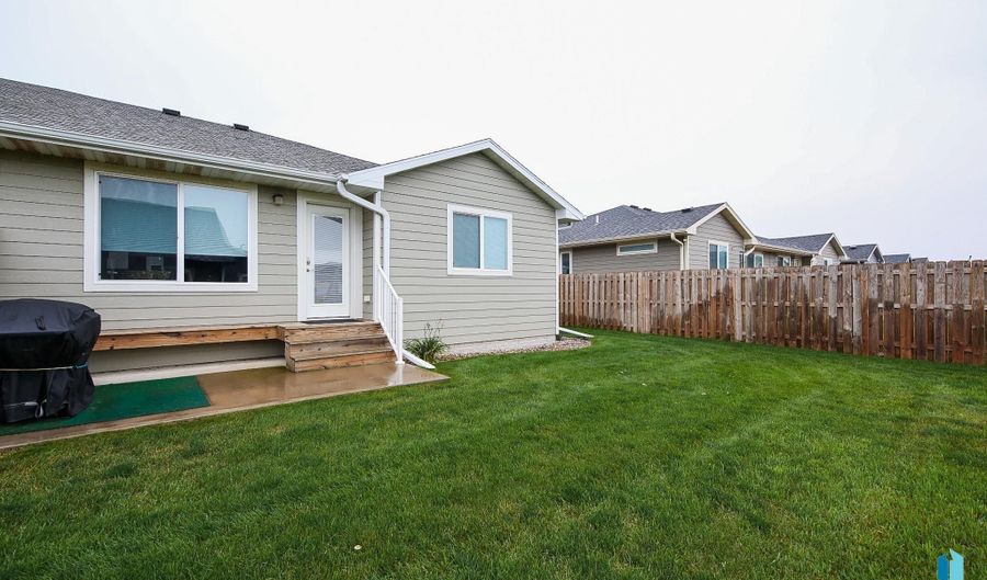2720 E Sunburst Dr, Brandon, SD 57005 - 4 Beds, 3 Bath