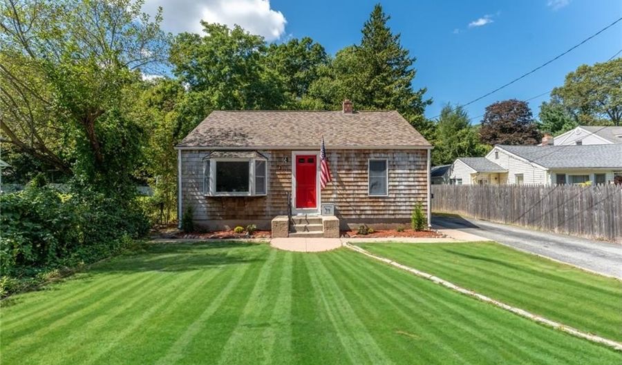 104 Knotty Oak Rd, Coventry, RI 02816 - 3 Beds, 2 Bath
