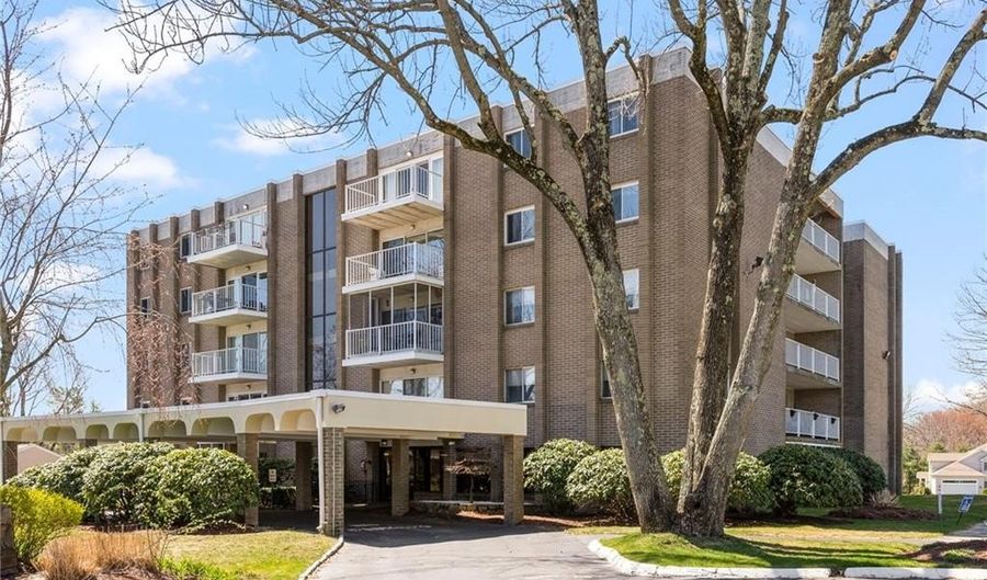 200 Hoffman Ave 505, Cranston, RI 02920 - 3 Beds, 2 Bath