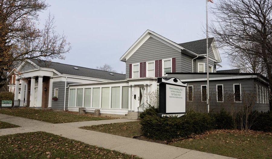 208 W Erie St, Albion, MI 49224 - 3 Beds, 4 Bath