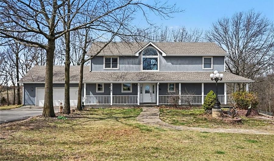 17251 Hollingsworth Rd, Basehor, KS 66007 - 3 Beds, 4 Bath