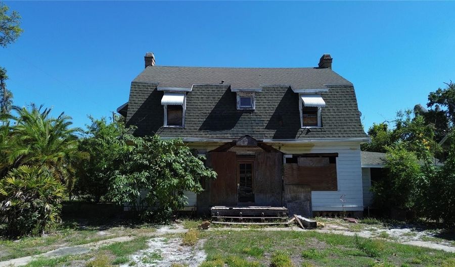 505 E OAK St, Arcadia, FL 34266 - 3 Beds, 2 Bath