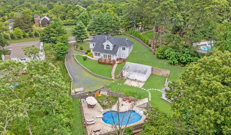 2262 Allenwood Rd, Allenwood, NJ 08720 - 3 Beds, 3 Bath